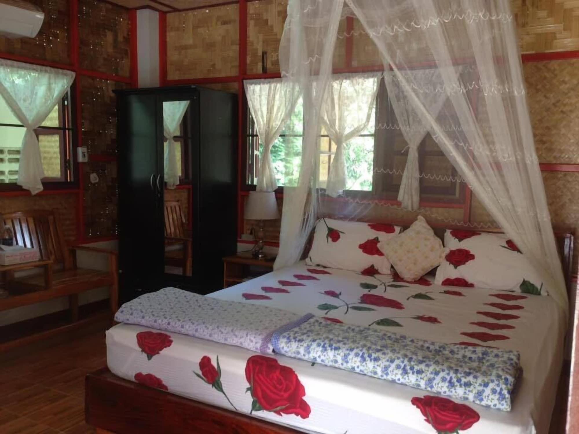 Yayee Homestay Sai Yok Extérieur photo