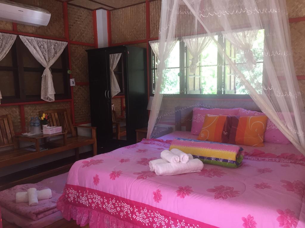 Yayee Homestay Sai Yok Extérieur photo