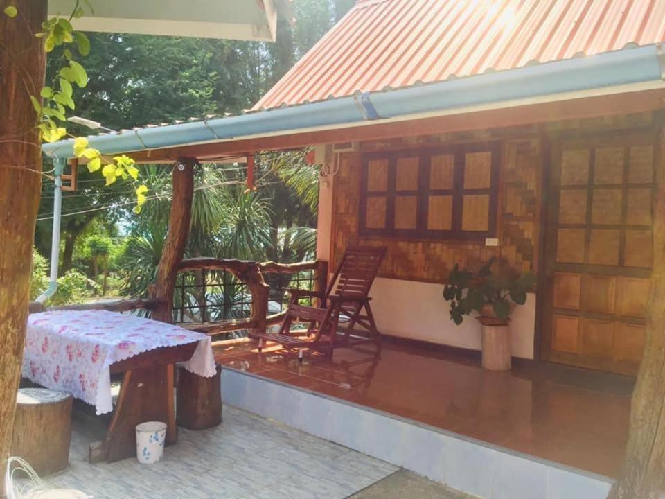 Yayee Homestay Sai Yok Extérieur photo